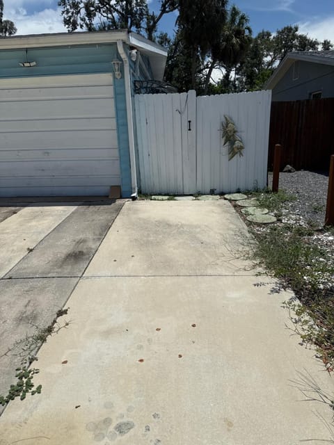 Studio Yunet 1 Apartment in Bayshore Gardens