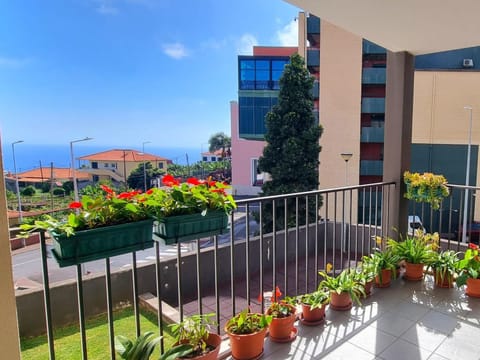 Property building, Spring, Day, Garden, View (from property/room), Balcony/Terrace, Garden view