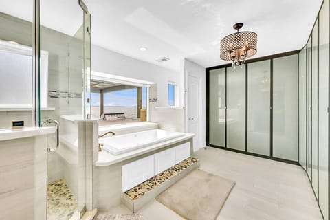 Waters Edge Estate House in Lake Conroe