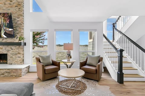 Waters Edge Estate House in Lake Conroe