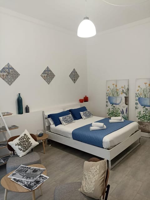 Seating area, Bedroom