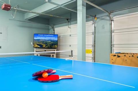 Pet Friendly Retreat Hot Tub & Games On Mt Hood House in Mount Hood Village