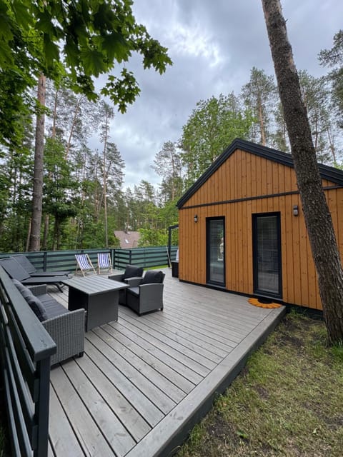 Property building, Patio, Day, Garden, Garden view