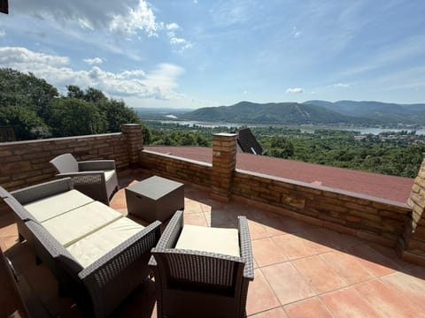 Natural landscape, View (from property/room), Balcony/Terrace, Balcony/Terrace, Seating area, Mountain view, River view