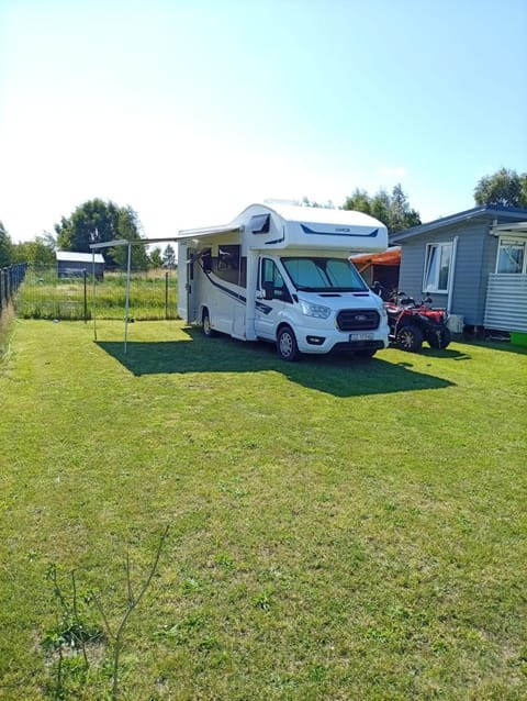 ogrodzone miejsce na kamper, przyczepę kempingową, postój Wohnwagen Rewal Campground/
RV Resort in West Pomeranian Voivodeship, Poland