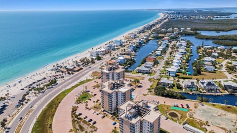 Property building, Day, Neighbourhood, Beach, Location