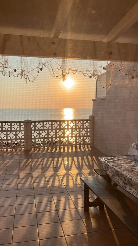 Day, Natural landscape, View (from property/room), Balcony/Terrace, Dining area, Sea view, Sunrise, Sunset