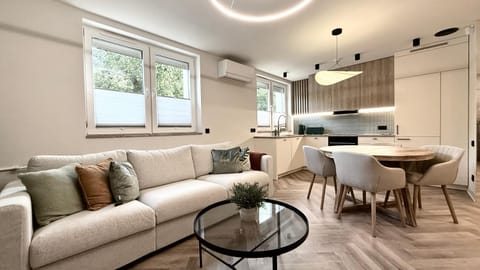 Flamingo - Luxury stay in Brama Portowa Apartment in Szczecin