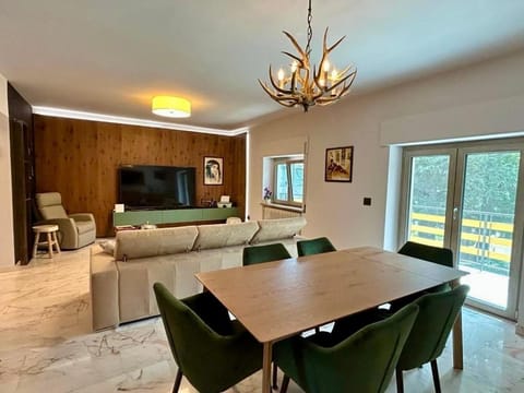 Seating area, Dining area