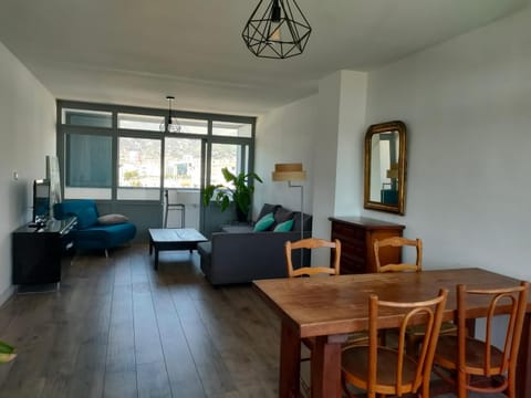 Grand T2 vue mer, balcon, plage, resto tout à pied Apartment in Toulon