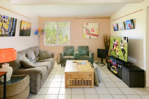 Communal lounge/ TV room, TV and multimedia, Living room, Seating area, Evening entertainment