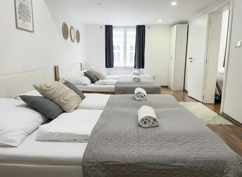 Bed, Photo of the whole room, Bedroom, internet, internet, towels