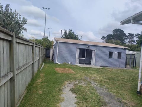 Small 3 bedroom Garden Chalet B House in Auckland