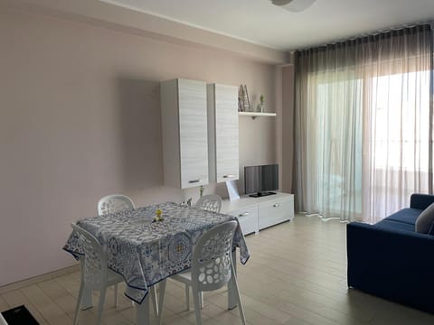 TV and multimedia, Living room, Dining area