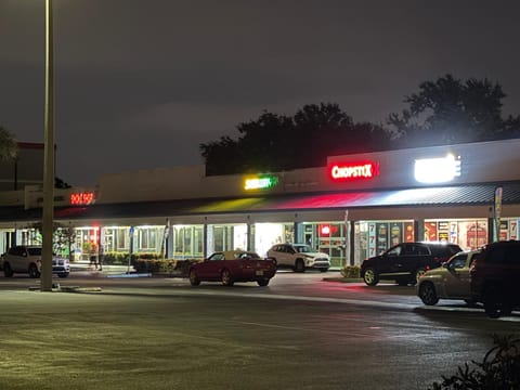 Studio Yunet Apartment in Bayshore Gardens