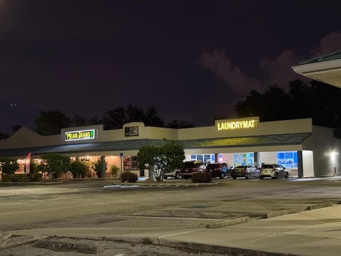 Studio Yunet Apartment in Bayshore Gardens