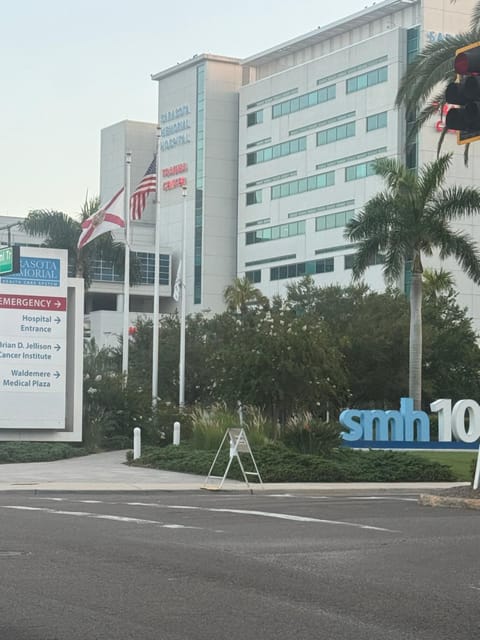 Studio Yunet Apartment in Bayshore Gardens