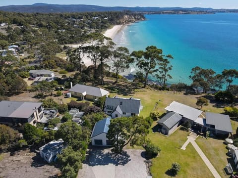 Cliff-Top Retreat Ocean Views House in Orford