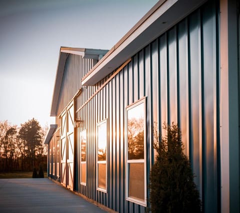 The Blue Barn at the MeadowCreek Apartment in Tennessee