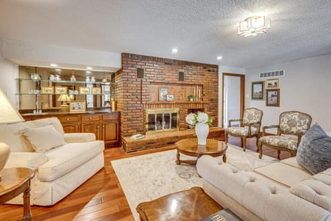 Gated 35-Acre De Soto Estate Pool, Lake and Patio! House in Ozark Mountains