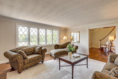 Gated 35-Acre De Soto Estate Pool, Lake and Patio! House in Ozark Mountains