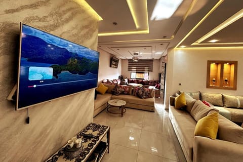 Communal lounge/ TV room, TV and multimedia, Living room, Seating area, Evening entertainment