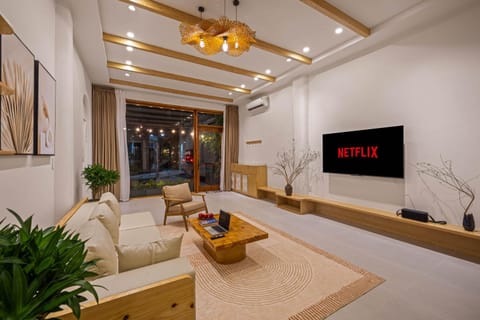 Communal lounge/ TV room, Communal lounge/ TV room, TV and multimedia, Living room, Seating area, Evening entertainment