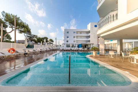 Swimming pool, Swimming pool