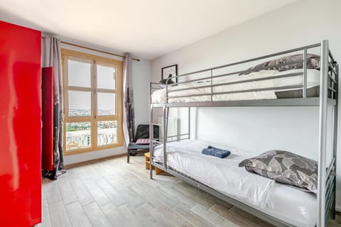 Photo of the whole room, Bedroom, bunk bed