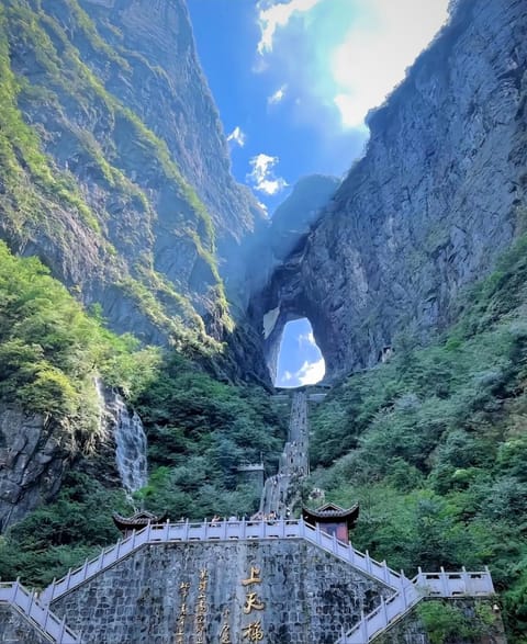 Nearby landmark, Natural landscape, Mountain view