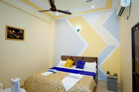 Bed, Photo of the whole room, Bedroom, air conditioner