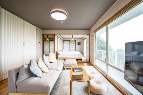 Living room, Diving