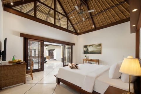 Bed, TV and multimedia, Bedroom