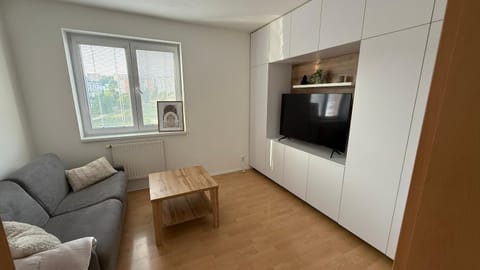 Communal lounge/ TV room, TV and multimedia, Living room, Seating area, Evening entertainment
