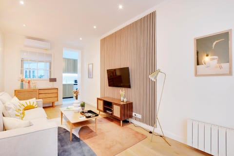 Communal lounge/ TV room, TV and multimedia, Living room, Seating area