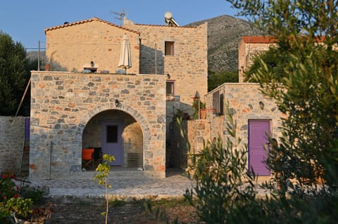 Property building, Day, Natural landscape, Landmark view