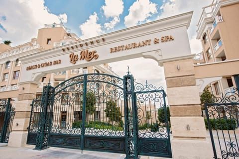 Property building, Facade/entrance