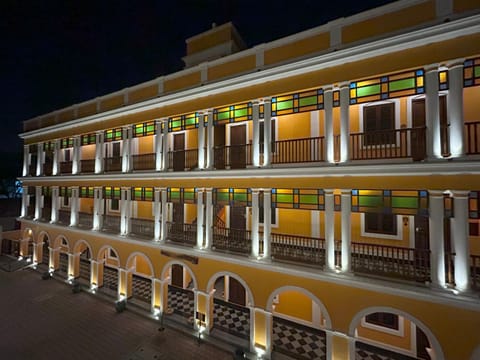 Facade/entrance