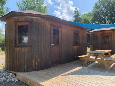 L'Écorce & le Tanin - 2 cabanes cosy pour 4, pêche Chalet in Switzerland