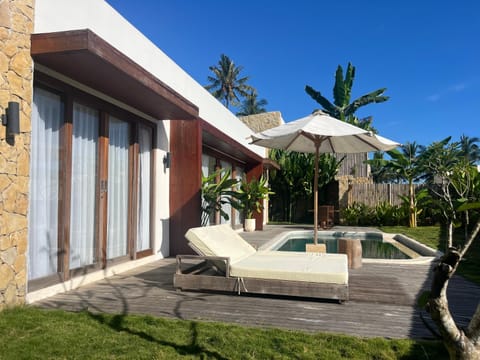 Day, Seating area, Pool view, Swimming pool, sunbed