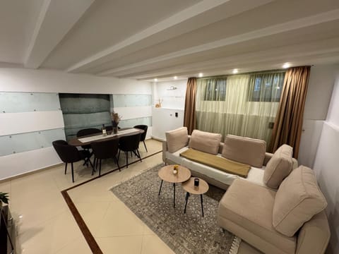 TV and multimedia, Living room, Seating area, Dining area