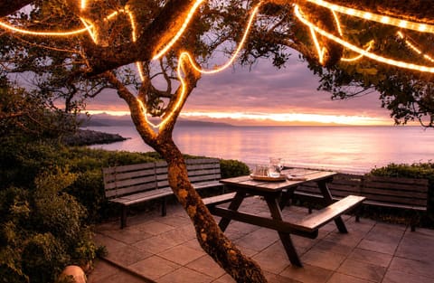 Patio, Day, Natural landscape, Seating area, Dining area, Sea view