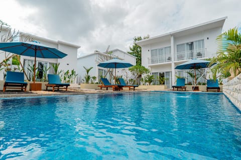Pool view, Swimming pool, sunbed