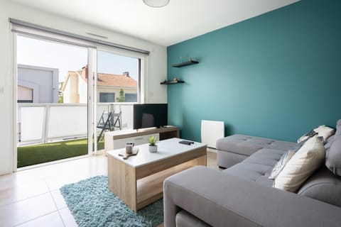 Communal lounge/ TV room, TV and multimedia, Living room, Seating area