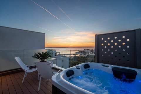 Natural landscape, Hot Tub, View (from property/room), Balcony/Terrace, Sea view, Sunset