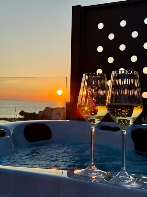 Hot Tub, Sea view, Drinks, Alcoholic drinks, Sunset