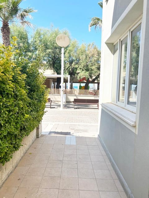 Facade/entrance, Day