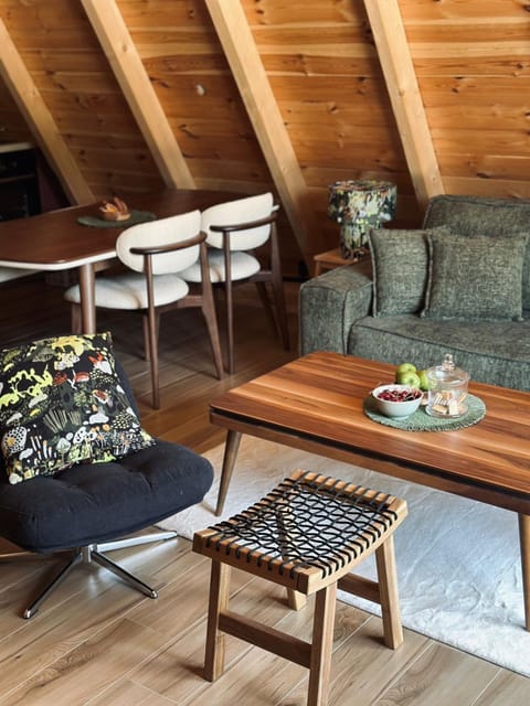 Living room, Food and drinks, Seating area, Dining area, Food