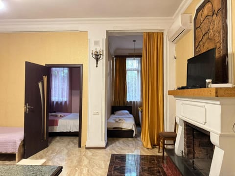 Communal lounge/ TV room, Bed, TV and multimedia, Photo of the whole room, Evening entertainment, air conditioner