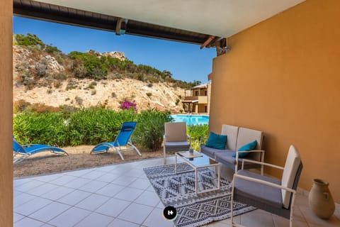 Patio, View (from property/room), Balcony/Terrace, sunbed
